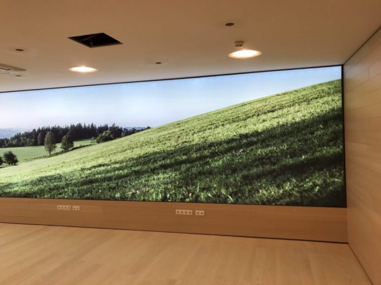 Großformat Bild hinterleuchtet 15m x 2,5m 2