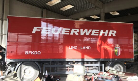 LKW Anhaenger Beschriftung Feuerwehr 1