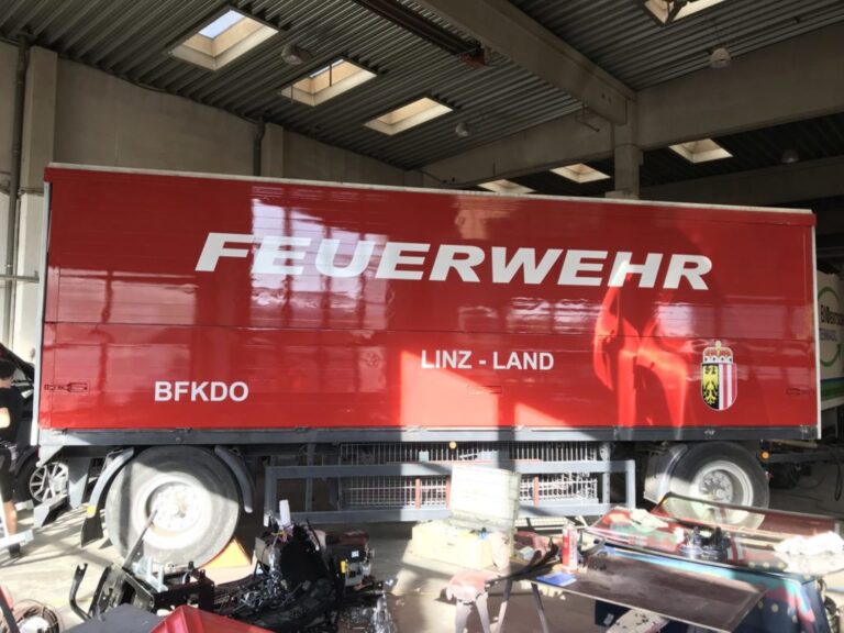 LKW Anhaenger Beschriftung Feuerwehr 1