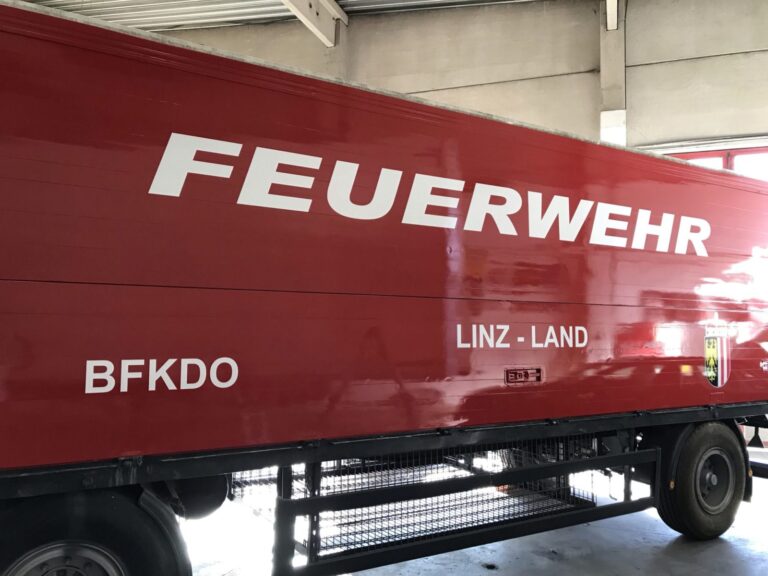 LKW-Anhänger Beschriftung Feuerwehr 4