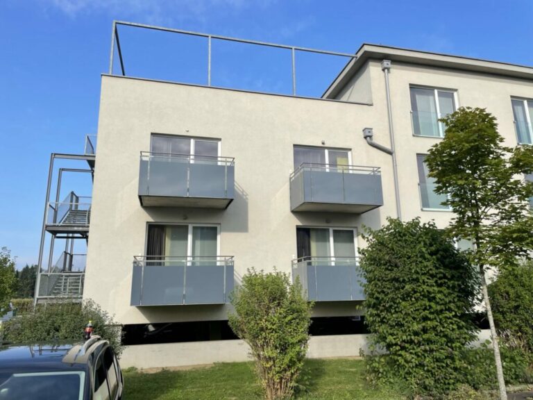 Milchglas-Sichtschutzfolien für Balkone 2