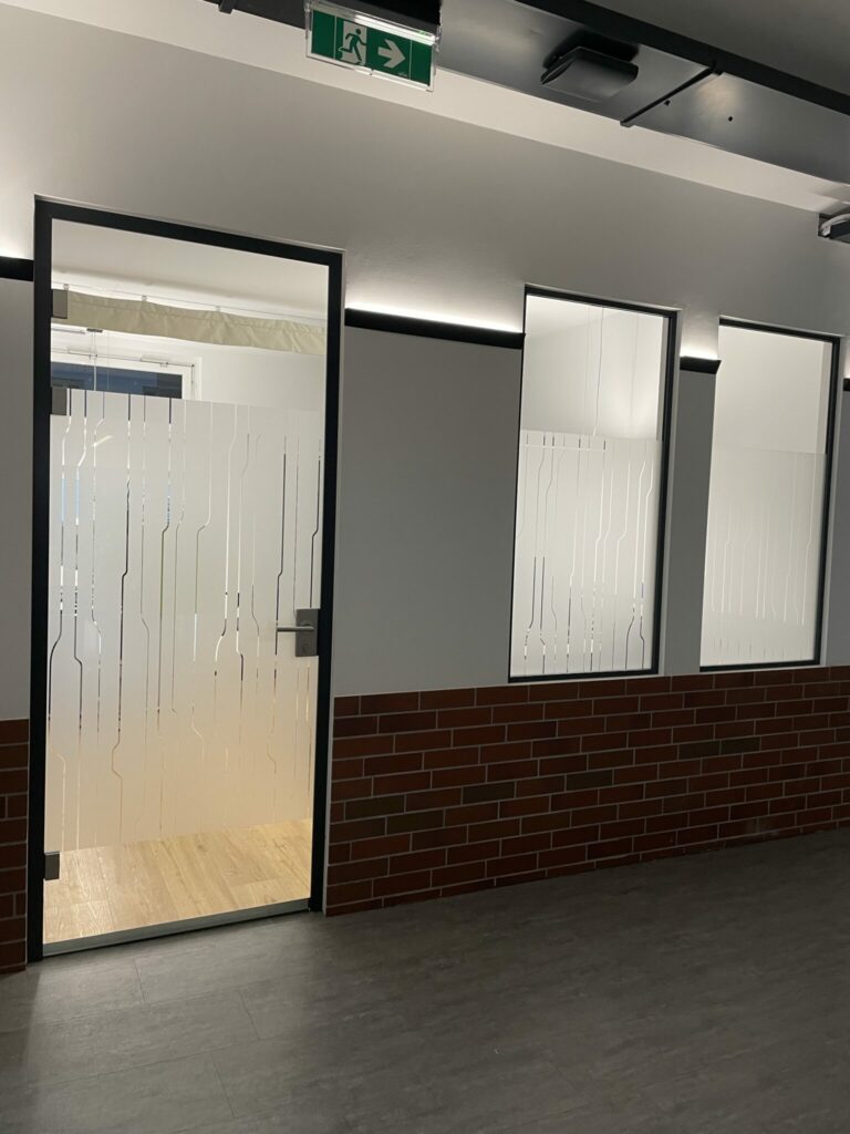 Sichtschutzfolie Buero Beschriftung 00007