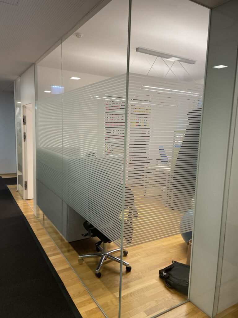 Sichtschutzfolie Streifen Büro Wien 00001