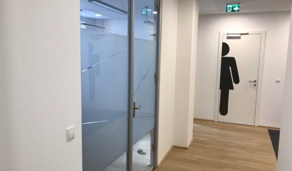 Sichtschutzfolien Beschriftung Buero 1