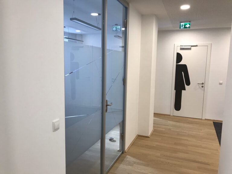 Sichtschutzfolien Beschriftung Buero 1