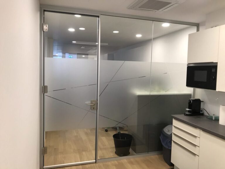 Sichtschutzfolien Beschriftung Büro 4
