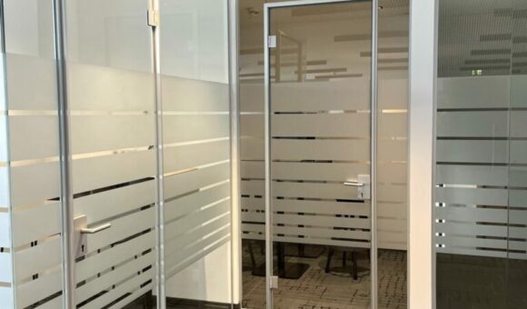 Sichtschutzfolien fuer die Bueroraeume in Linz 4