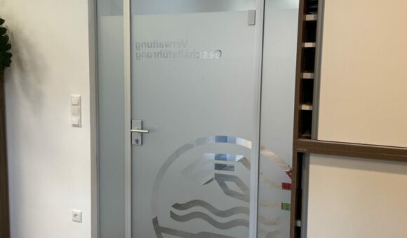 Sichtschutzfolien – Anlaufschutz – Glastrenwaende 6