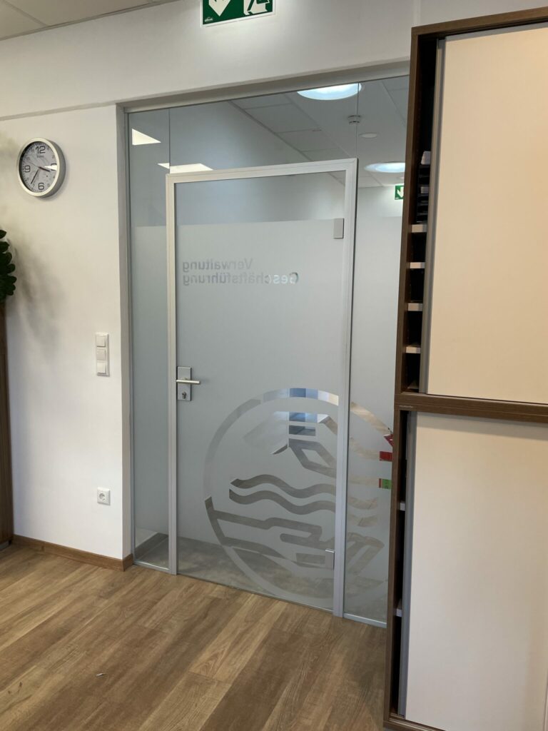 Sichtschutzfolien – Anlaufschutz – Glastrenwaende 6