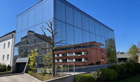 Sonnenschutzfolierung Bürohaus