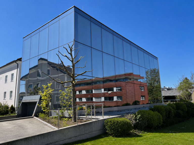 Sonnenschutzfolierung Bürohaus